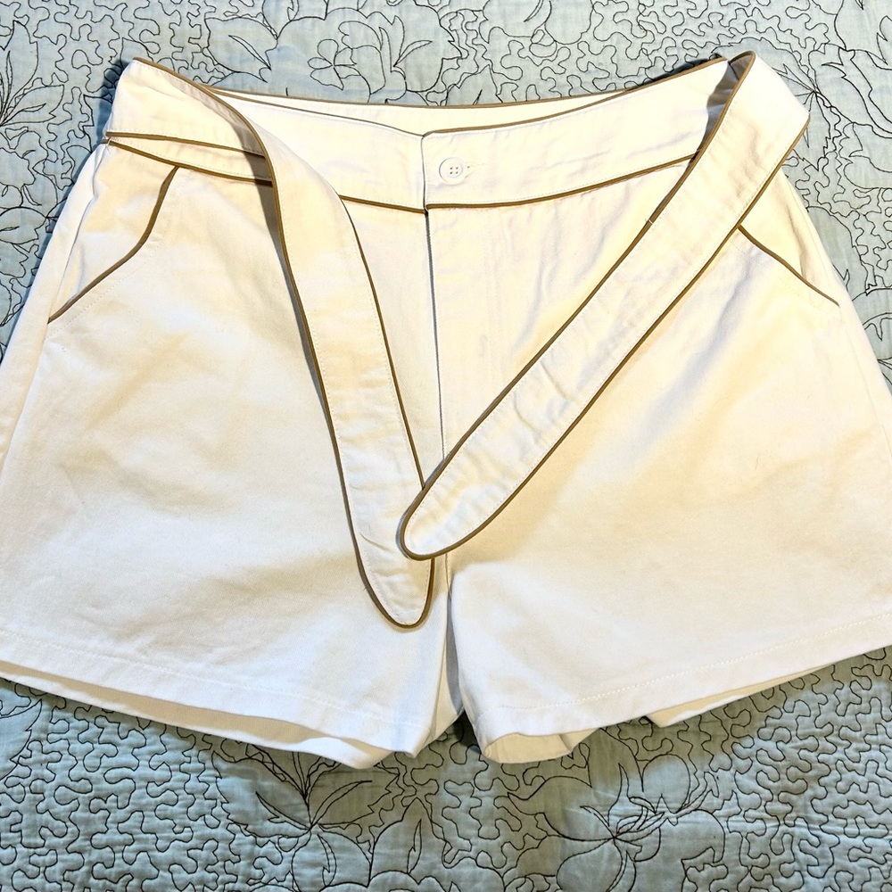 GILLI White Cotton and Tan Piping  Self Tie Belted Preppy Dress Shorts Sz L - Picture 3 of 12